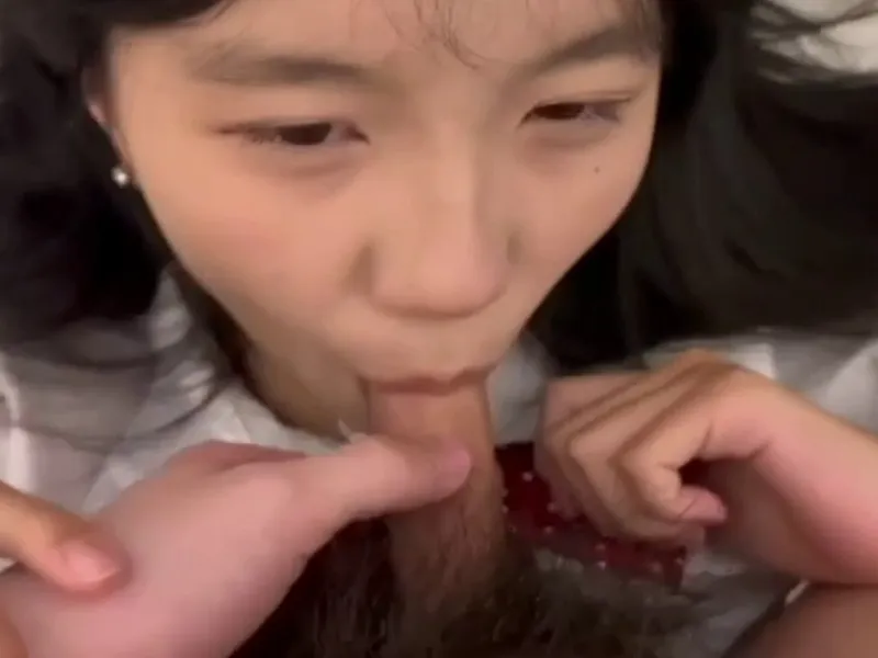 Em loli dễ thương mút cục thịt biến em thành con đào dâm dục p2